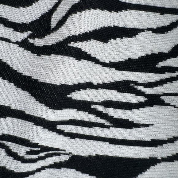 Cable & Gauge Black & White Zebra Print Knit Sweater – Women’s M Short Sleeve - Picture 5 of 8